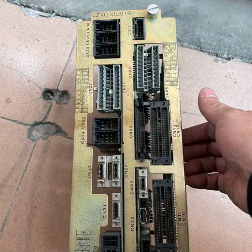 安川机器人控制板.JZNC- XIU01B. 板子漂亮.成色