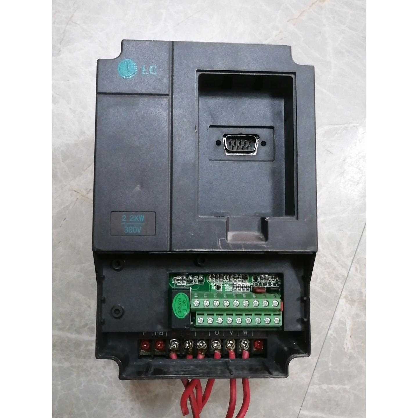 菱川2.2Kw变频器LCV12-H4T2.2G-A，设备拆下