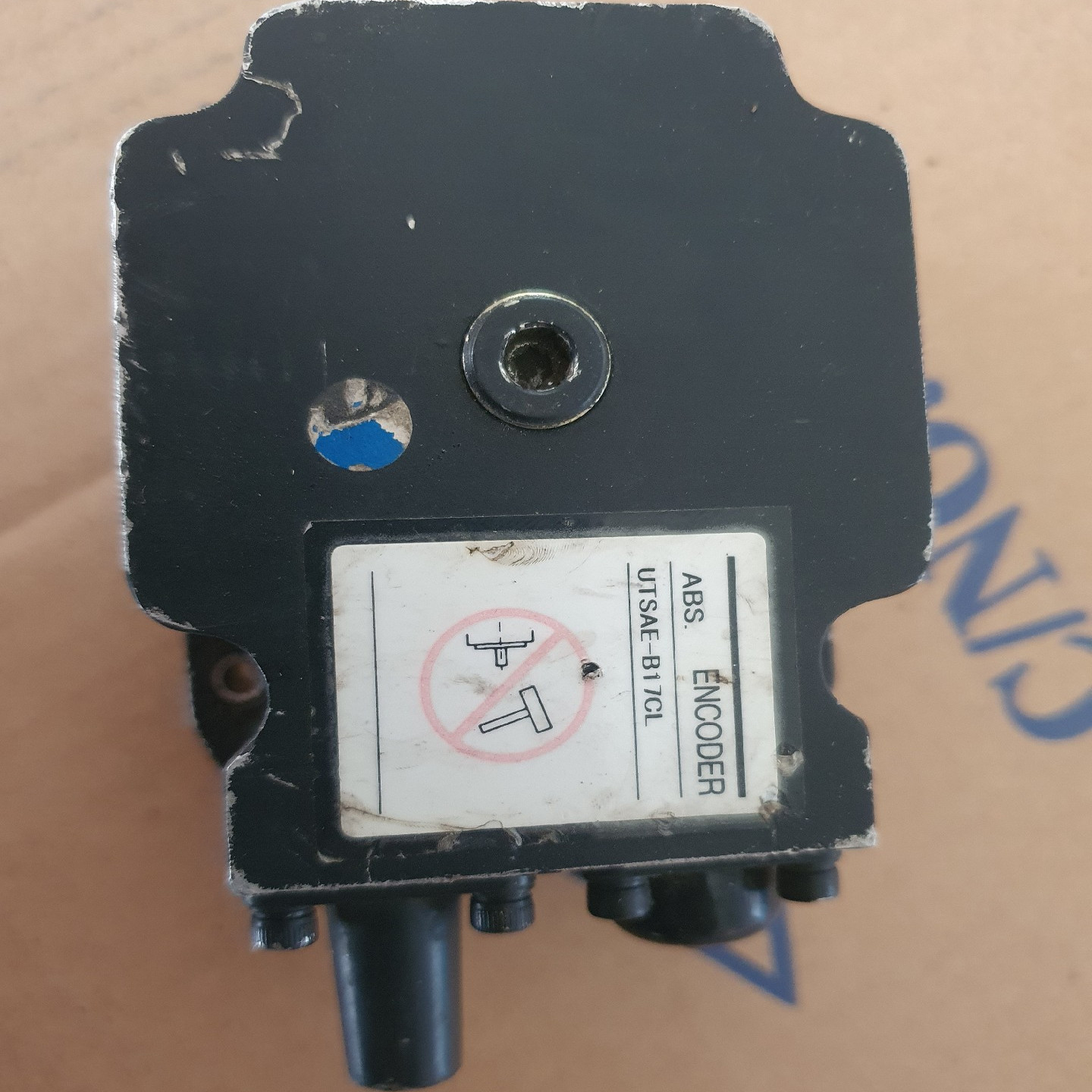 安川编码器utsae电机上拆的，包好，坏的可以给退换，诚信交