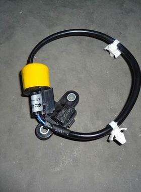 东南DX71.8T曲轴位置传感器原厂SMW250628