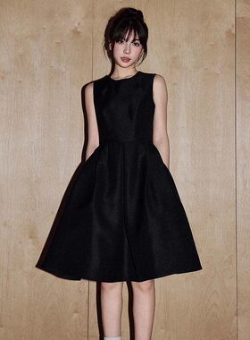 2026新款无袖收腰赫本裙设计感法式A字赫本连衣裙小黑裙礼服D3214