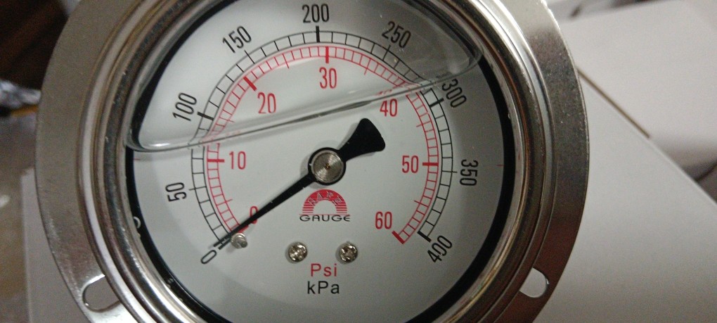 台湾华记压力表AE-AFP1轴向不锈钢压力表0-400kpa psi 2.5 1 4pt