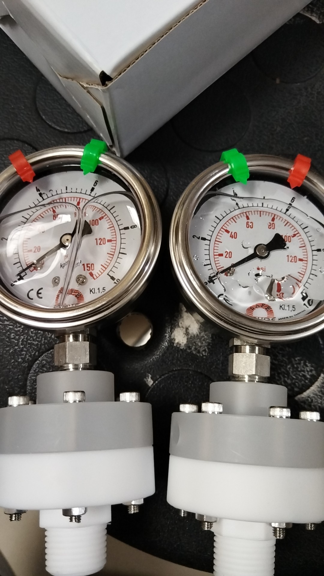 台湾华记SA001不锈钢压力表隔膜特氟龙底座60mm10KG内牙1/2Ac-Ap2