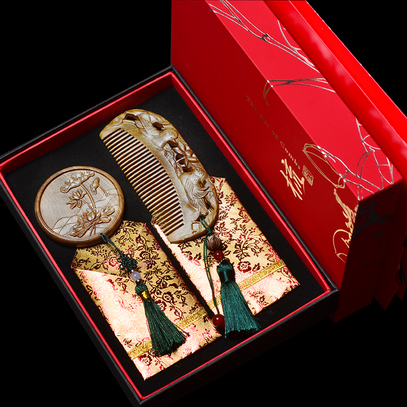 创意定制刻字情侣古风雕刻天然绿檀木梳子送女友结婚礼品物木盒装