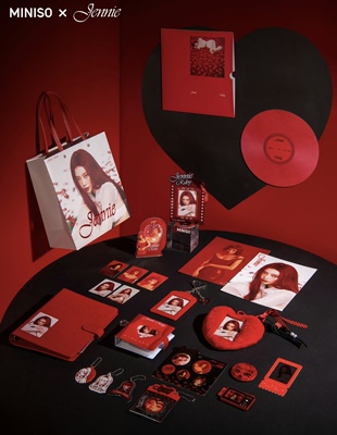 miniso Jennie快闪代购 徽章卡套帽子立牌挂件 娃包零钱包 领带