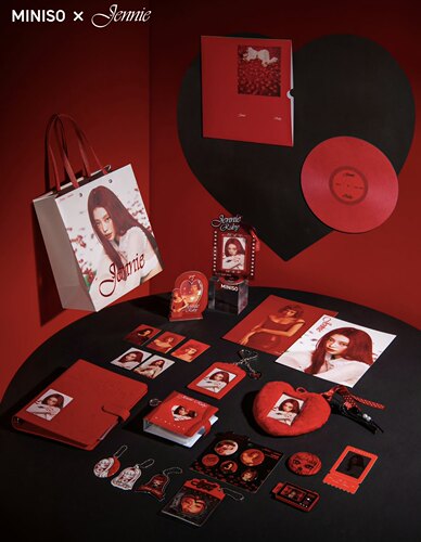 miniso Jennie快闪代购 徽章卡套帽子立牌挂件 娃包零钱包 领带