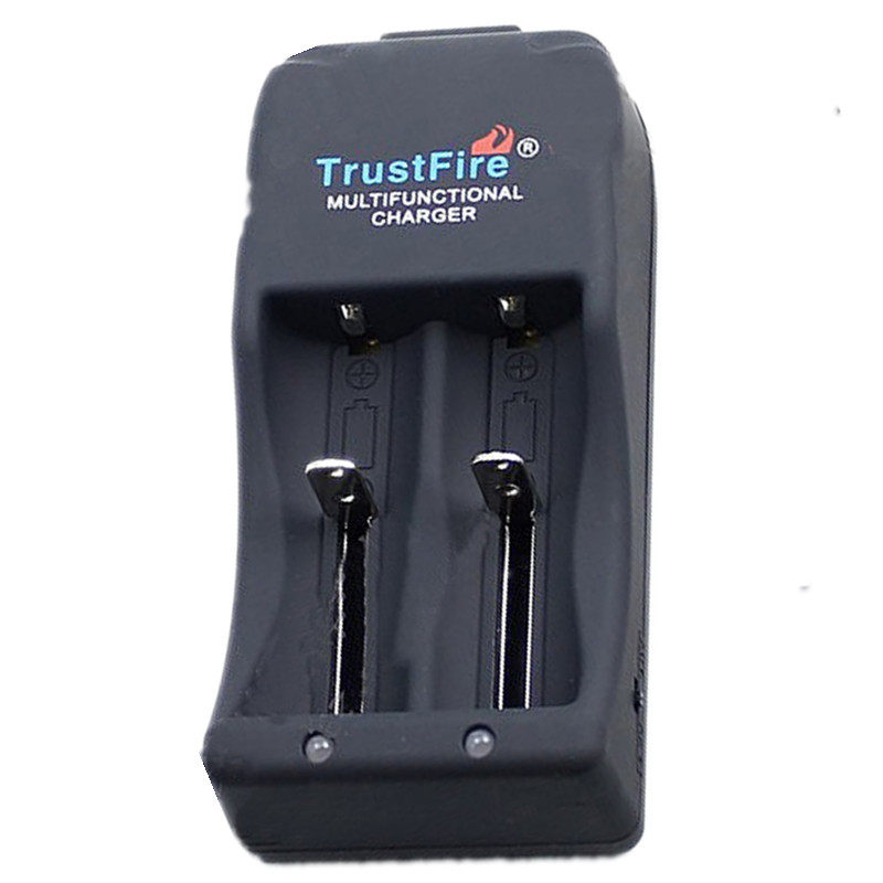 TrustFire18650/26650双槽充电器2A快充TR06车载3.7V移动电源手电