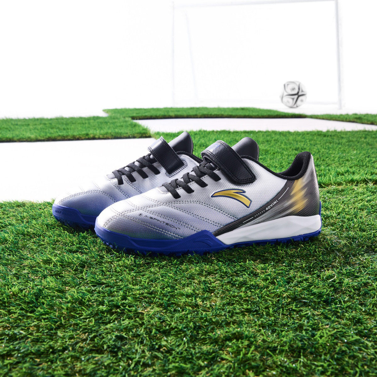 ANTA/安踏冬季新款儿童户外时尚舒适百搭休闲运动足球鞋A31242228