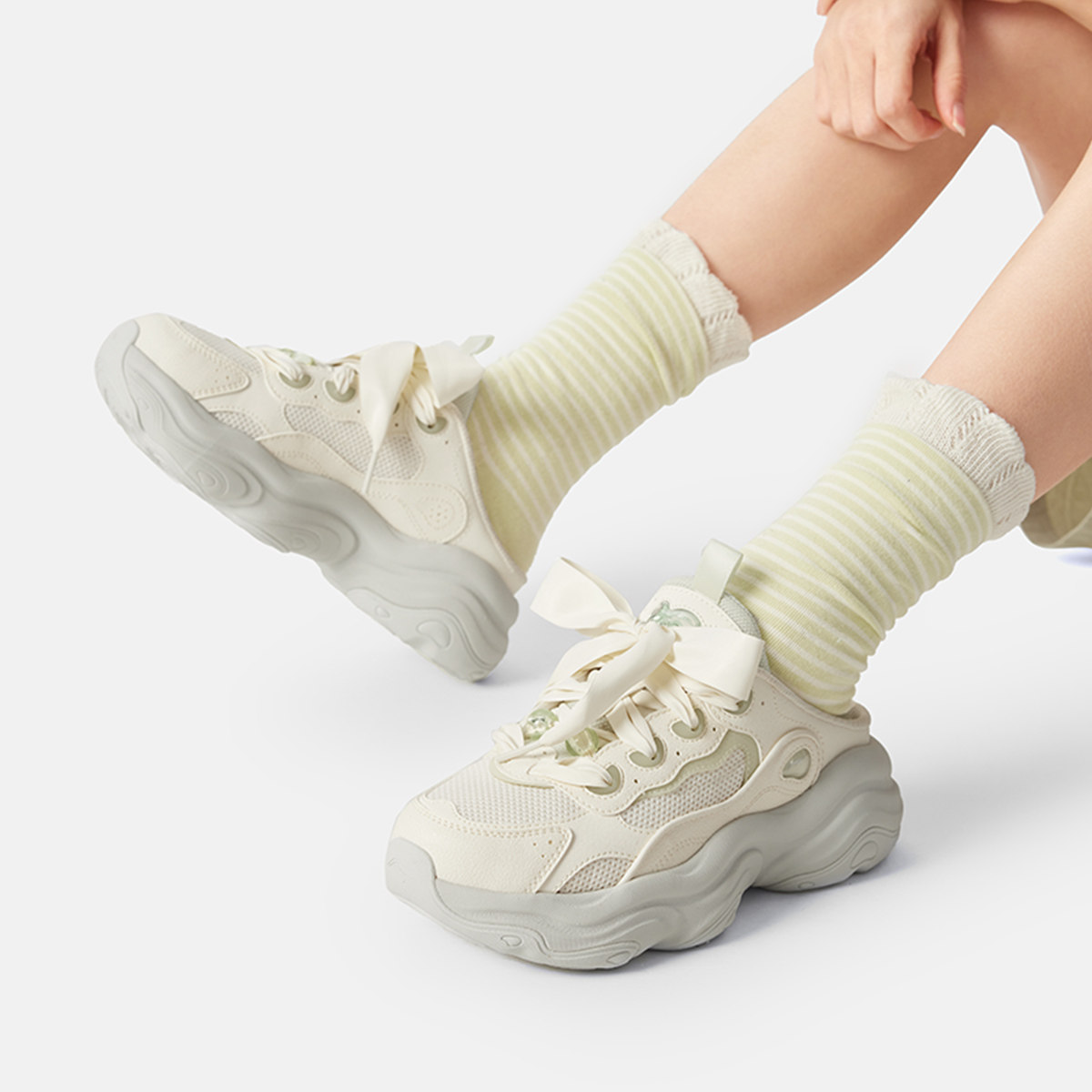 李宁冬季蜜糖女子户外时尚运动鞋