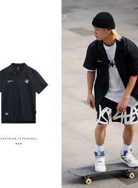 中国李宁正品OSWALD联名男字母卡通印花宽松短袖休闲衬衫 ASHT207