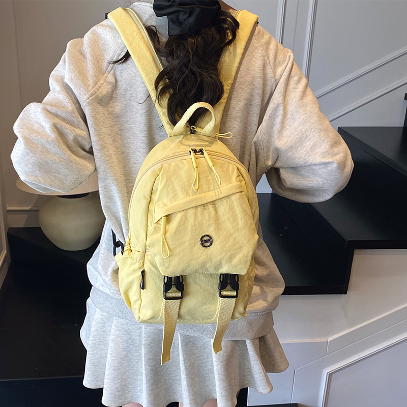 旅行户外双肩包女轻便登山包爬山小号背包书包徒步骑行运动胸包男