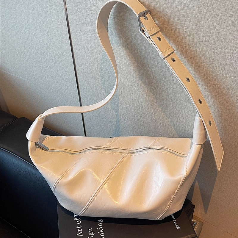 【设计师】SZ斜挎包女2025新款流行时尚覆古大容量通勤饺子包