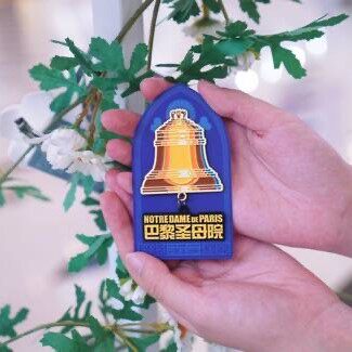 巴黎圣母院 “钟声回荡”金属徽饰品/手办/衍生品