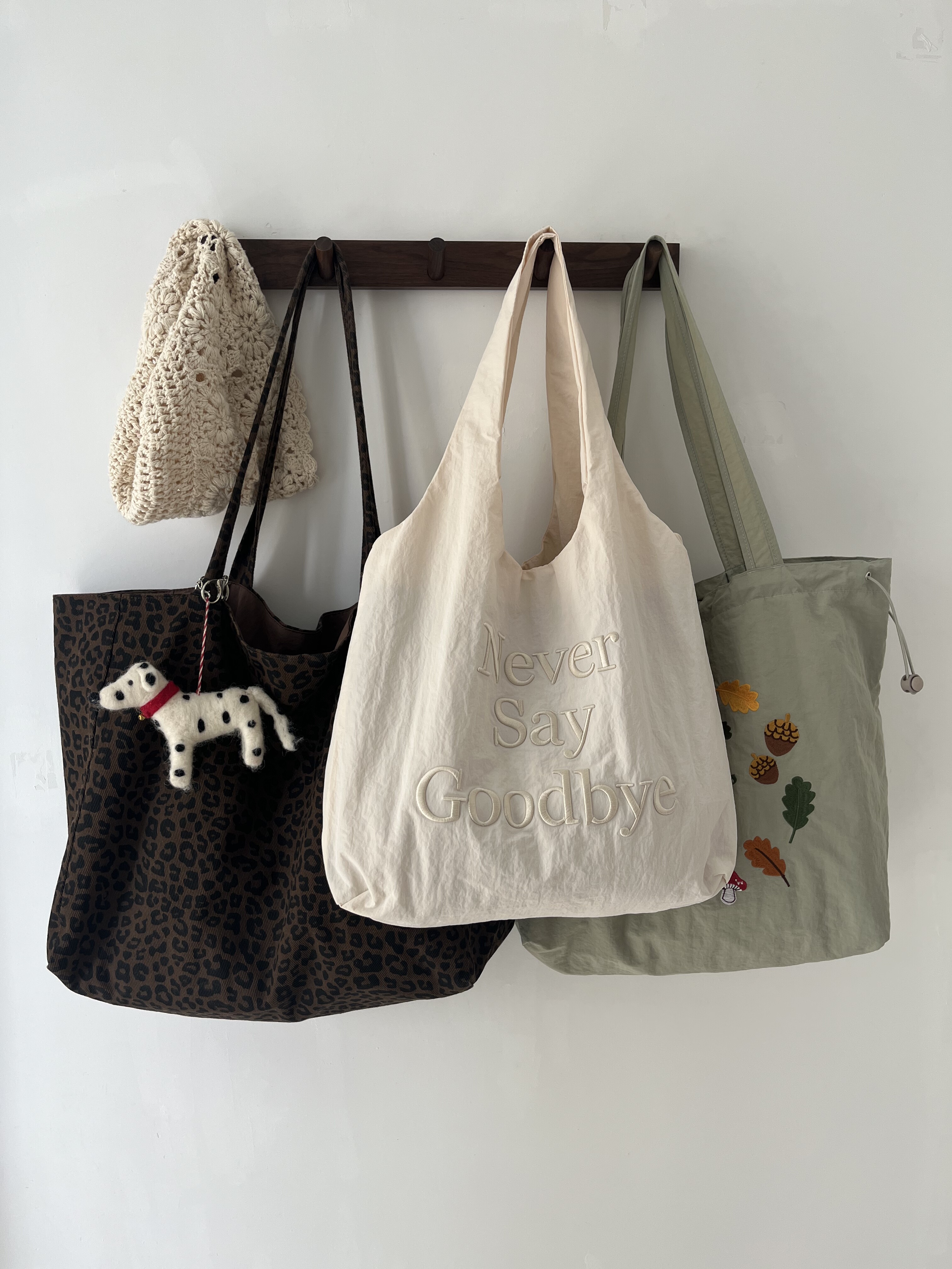 韩系博主刺绣字母帆布包慵懒风时髦豹纹单肩包尼龙大容量轻便布袋