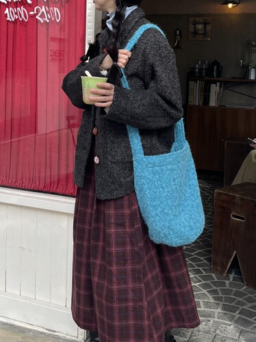 asm studio孔雀蓝软绒毛单肩斜挎包秋冬新款毛呢水桶包大容量包包