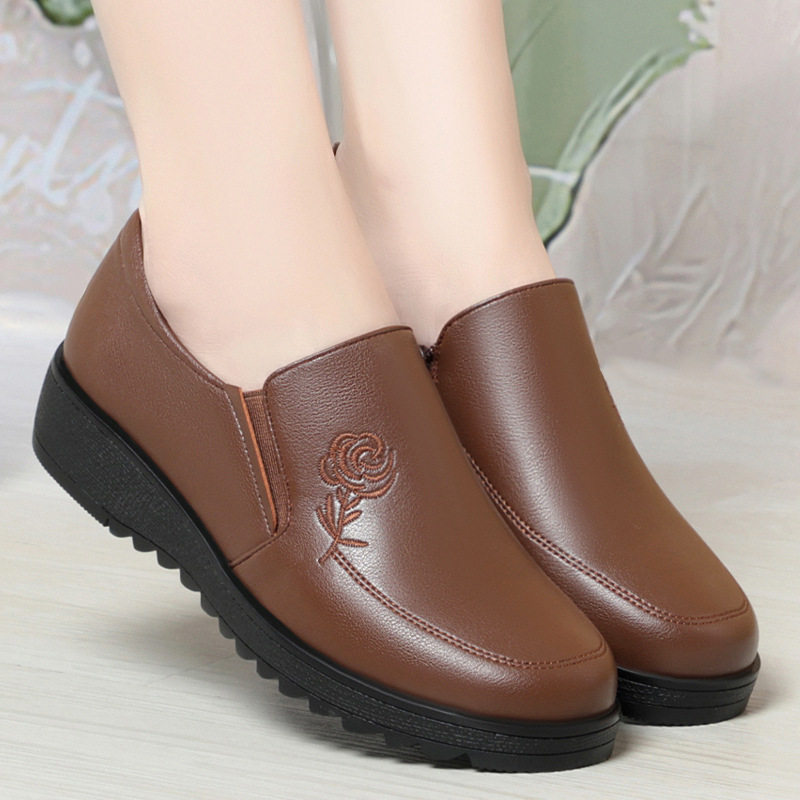 软皮软底妈妈鞋春秋2025新款一脚蹬中老年女鞋平底单鞋舒适皮鞋,运动鞋new,运动休闲鞋,淘宝优惠券,粉丝福利购,淘宝优惠卷