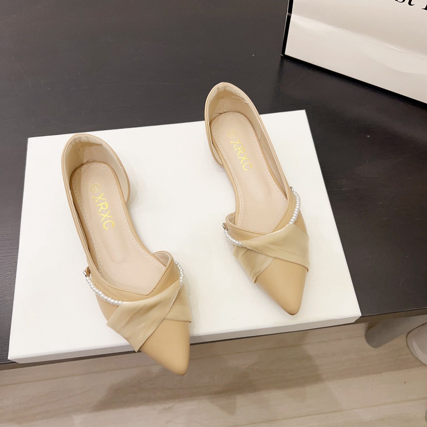 配裙子侧空尖头单鞋女2026春季新款法式浅口平底温柔晚晚风瓢鞋女,女鞋,浅口单鞋,淘宝优惠券,粉丝福利购,淘宝优惠卷