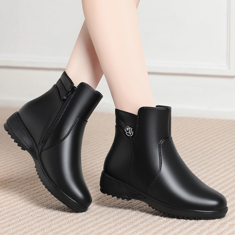 2025真皮冬季妈妈老人棉鞋保暖加绒皮鞋 绒毛短靴女中老年