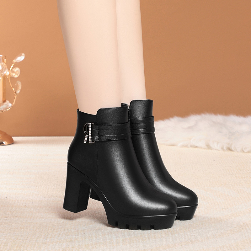 2025加绒款百搭休闲防水台粗跟厚底不累脚旗袍走秀靴子冬季短筒靴