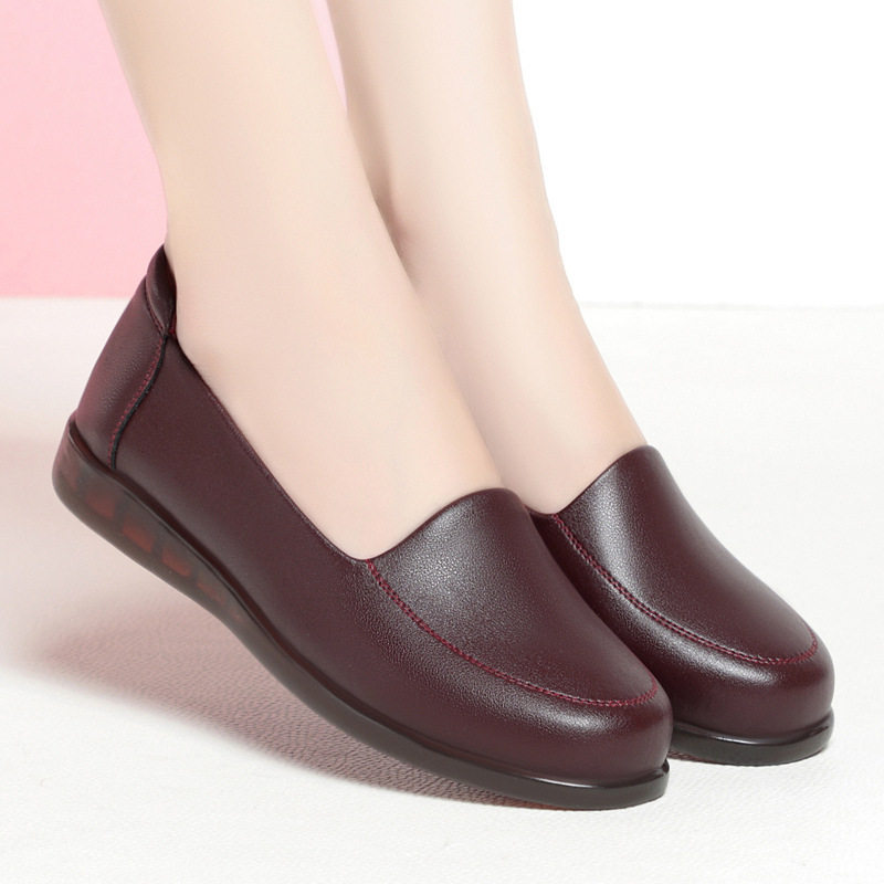 妈妈皮鞋真皮软底防滑中老年单鞋舒适老人大码女鞋41平底43鞋子42