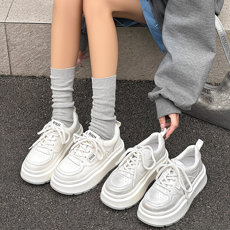 吸膜底厚底珠光牛皮小白鞋女2025秋冬新款百搭运动小个子休闲板鞋
