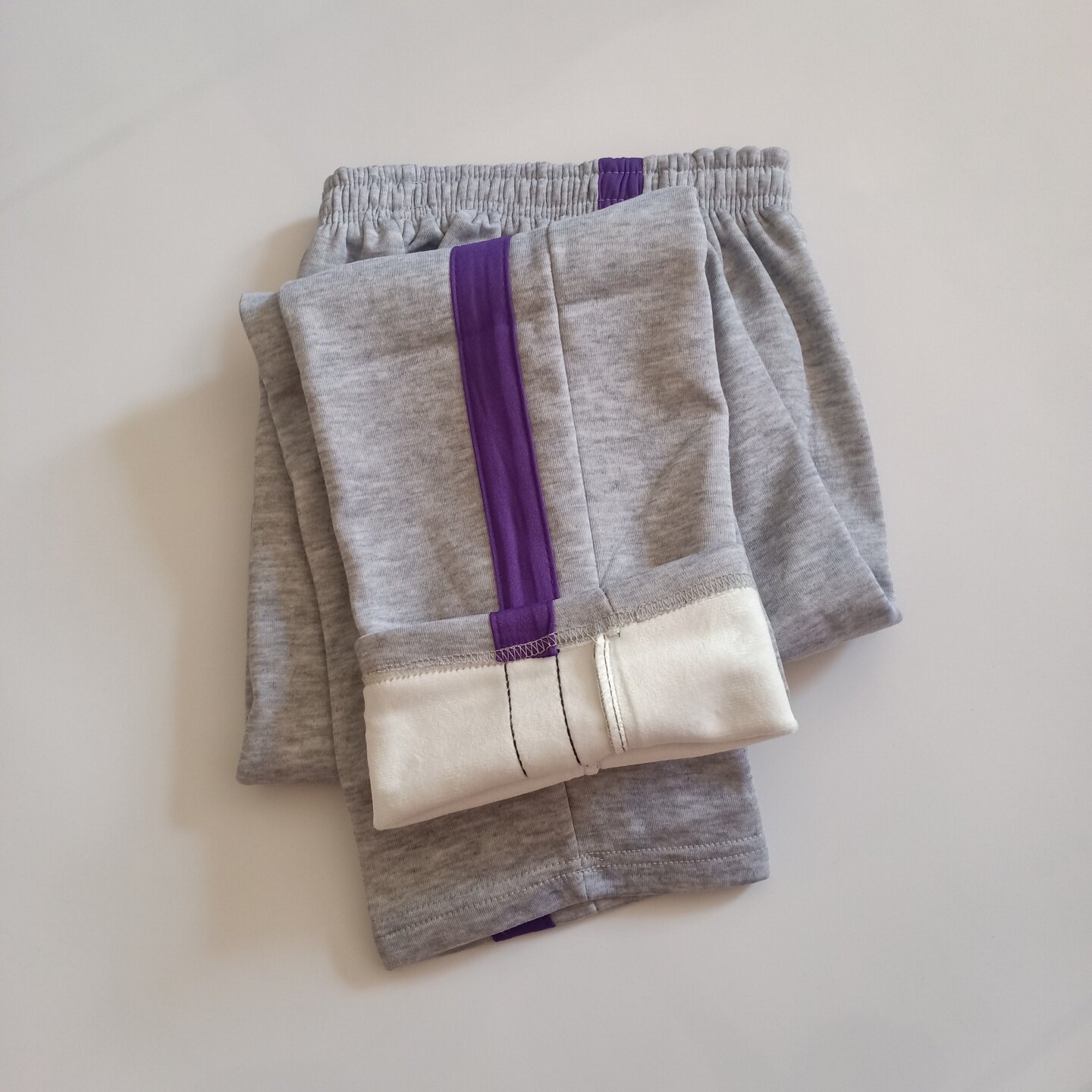 浅灰色加绒加厚校服裤子紫条一杠图片