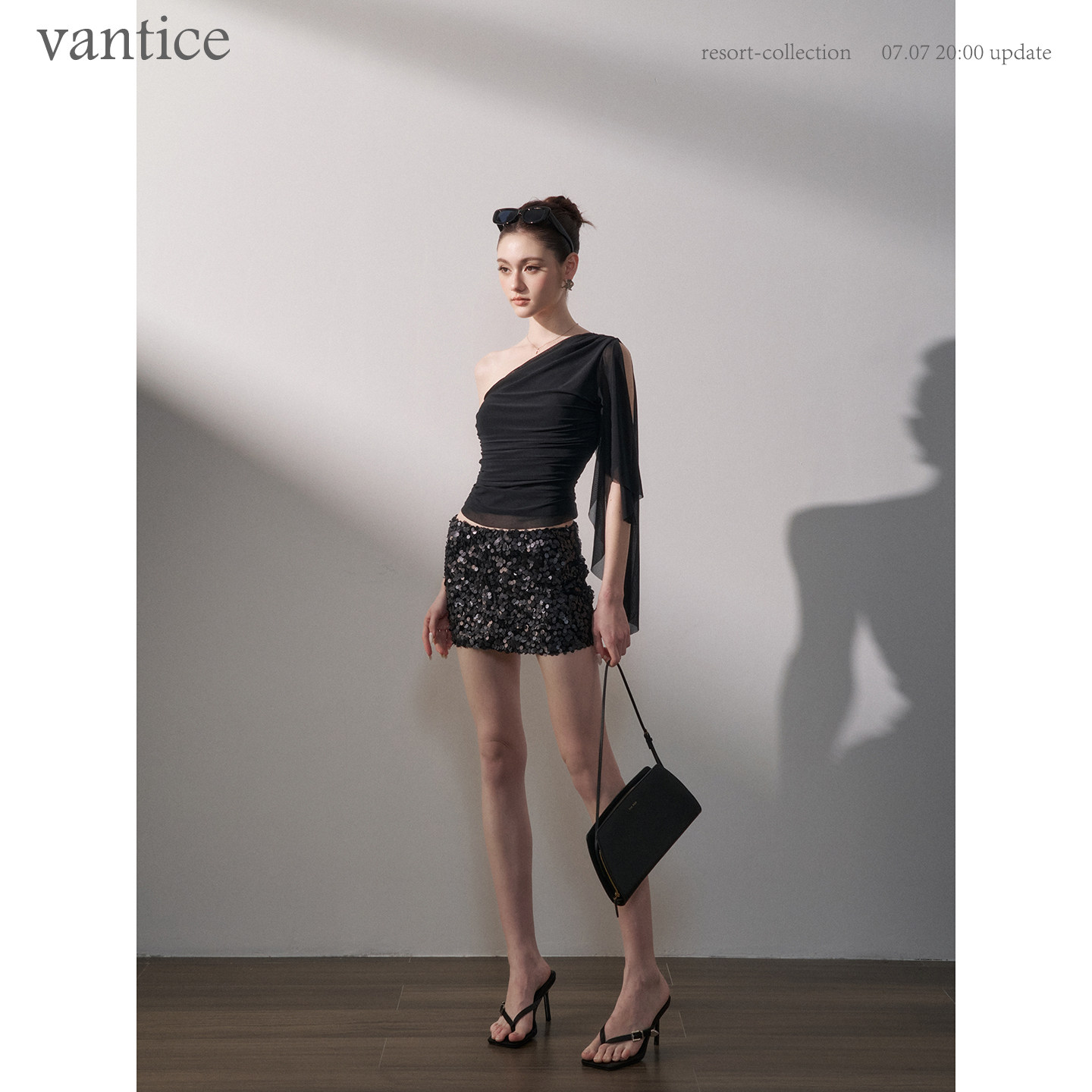 vantice 黑色斜肩不规则网纱缩褶上衣亮片中低腰包臀防走光短裙子图片