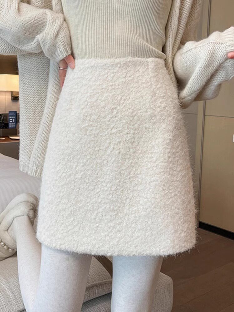 白色羊绒呢子半身裙女2025新款秋冬季加厚高腰a字显瘦包臀短裙子