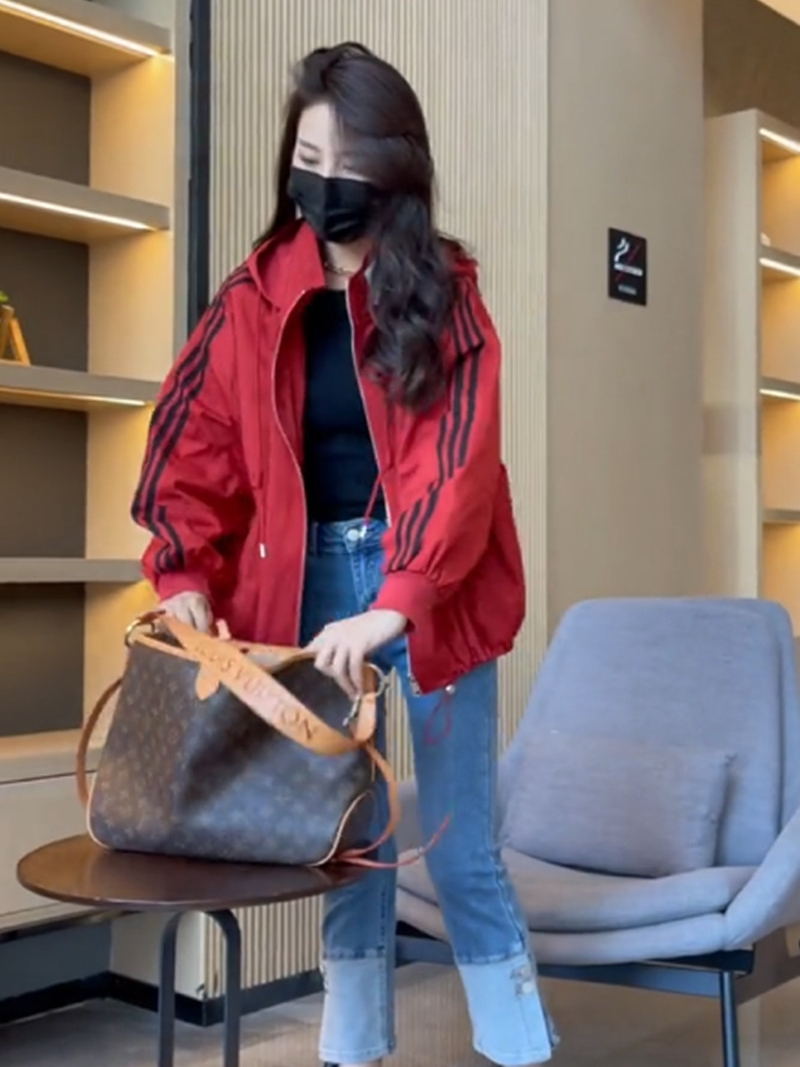 夹克上衣女式2025新款秋冬宽松短连帽时尚休闲运动棒球制服上衣