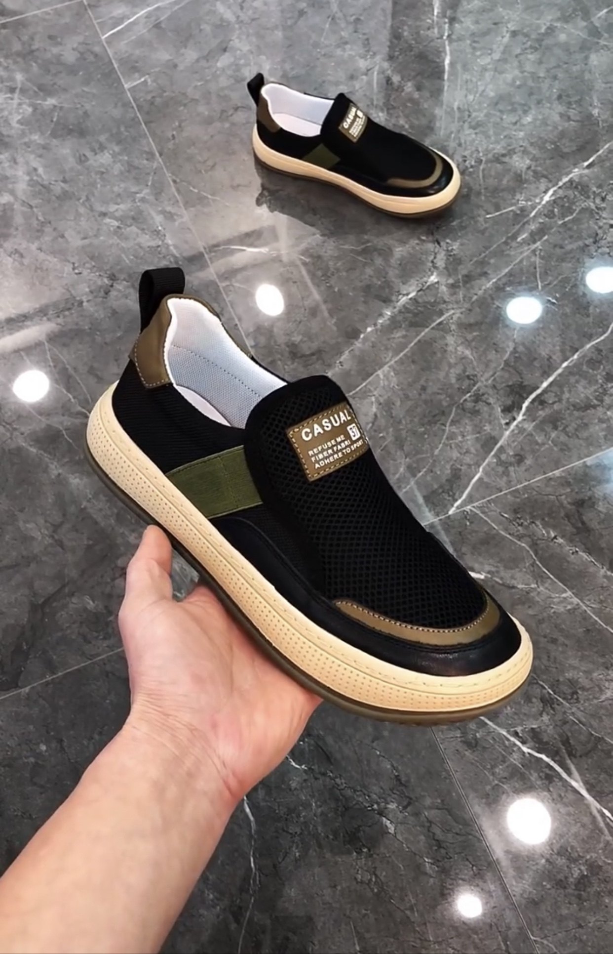 32欧洲站新款休闲运动板鞋新款低帮男士小牛皮配网一脚蹬透气男鞋,流行男鞋,时尚休闲鞋,淘宝优惠券,粉丝福利购,淘宝优惠卷