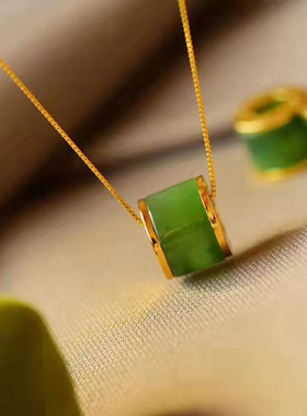 碧绿色路路桶珠时尚古风气质旗袍