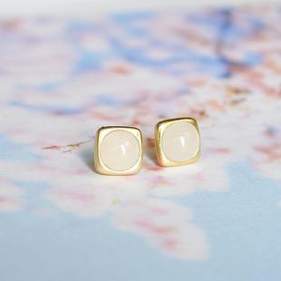 简约气质白玉方形耳钉镀金色百搭耳环流行耳饰送长辈送女友礼物