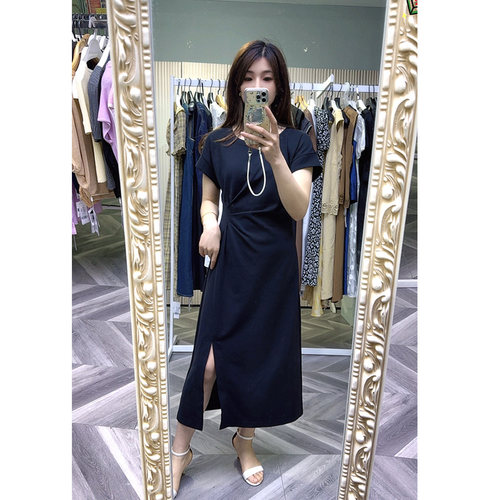 可路莎简约收腰开叉连衣裙