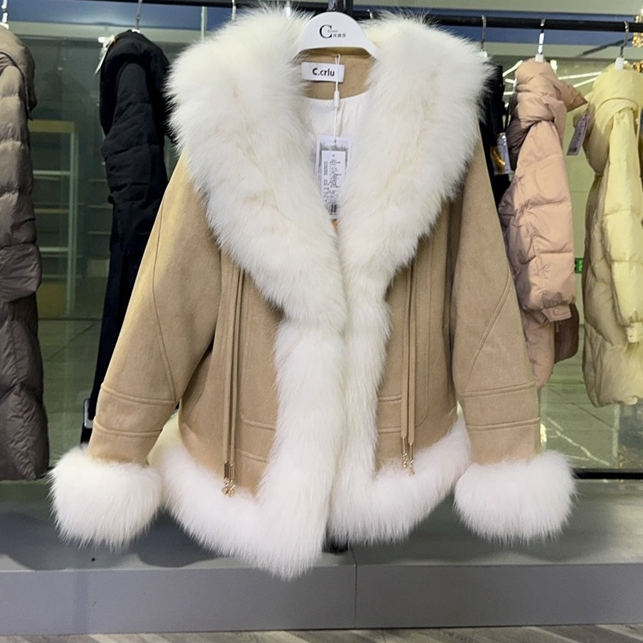 可路莎246906短款羽绒服 冬季新品时尚狐狸毛款 皮毛一体短羽绒