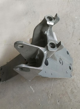 适用重汽豪沃TX T5G驾驶室前悬减振器支架810W41720-0147