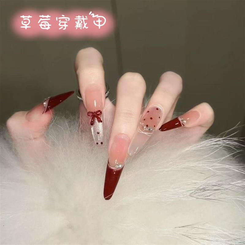 草莓穿戴甲2025新款高级感猫眼黄黑皮显白可爱红色中长款网红学生