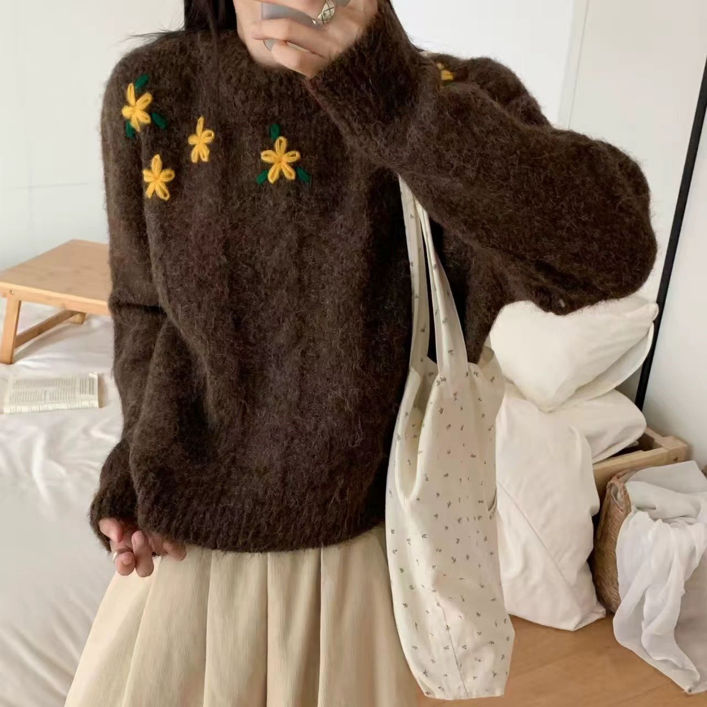 秋冬新款2025针织衫麻花刺绣内搭上衣圆领女宽松套头短款毛衣外穿