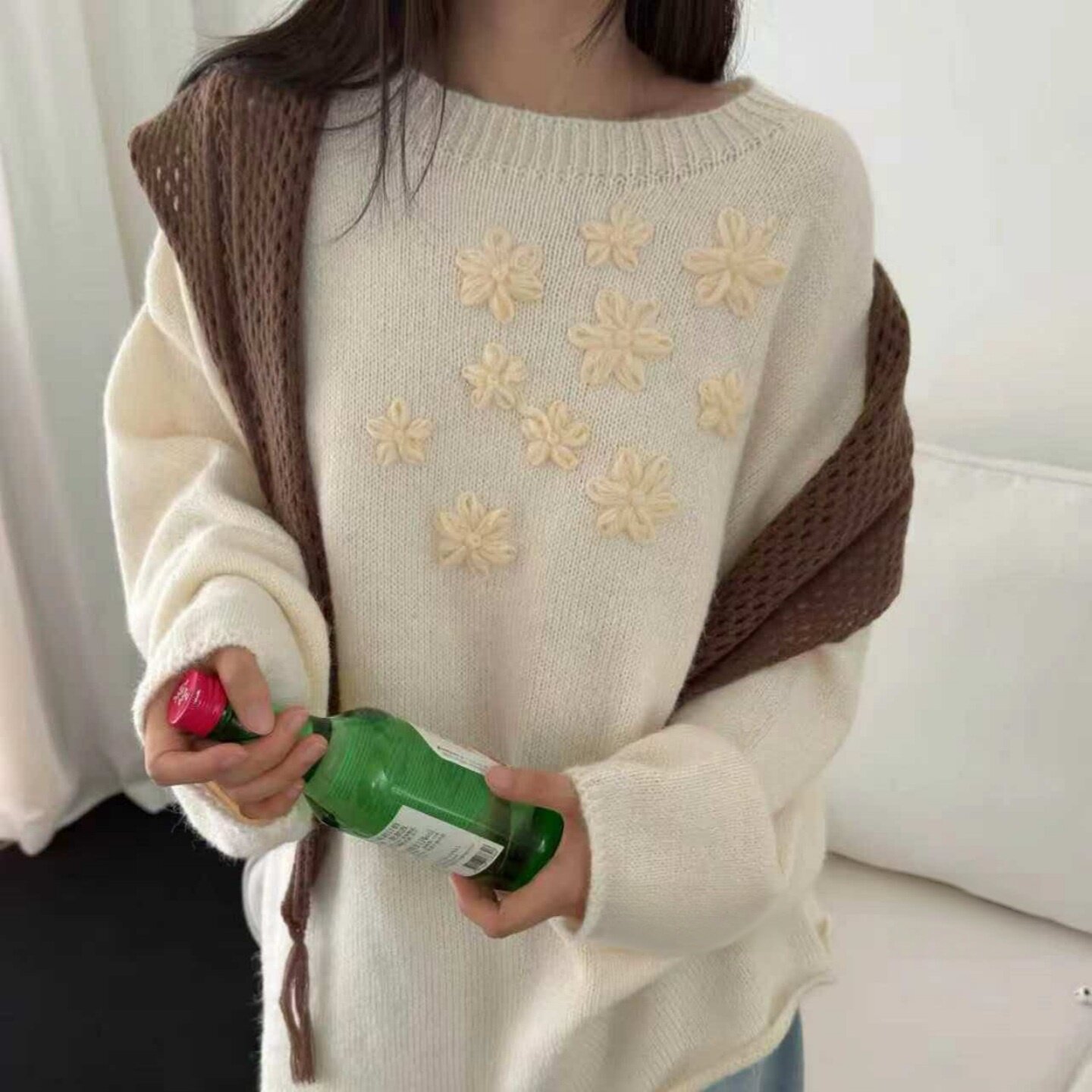 2026秋冬新款绣花圆领带披肩针织衫长袖套头毛衣韩系甜美女装上衣