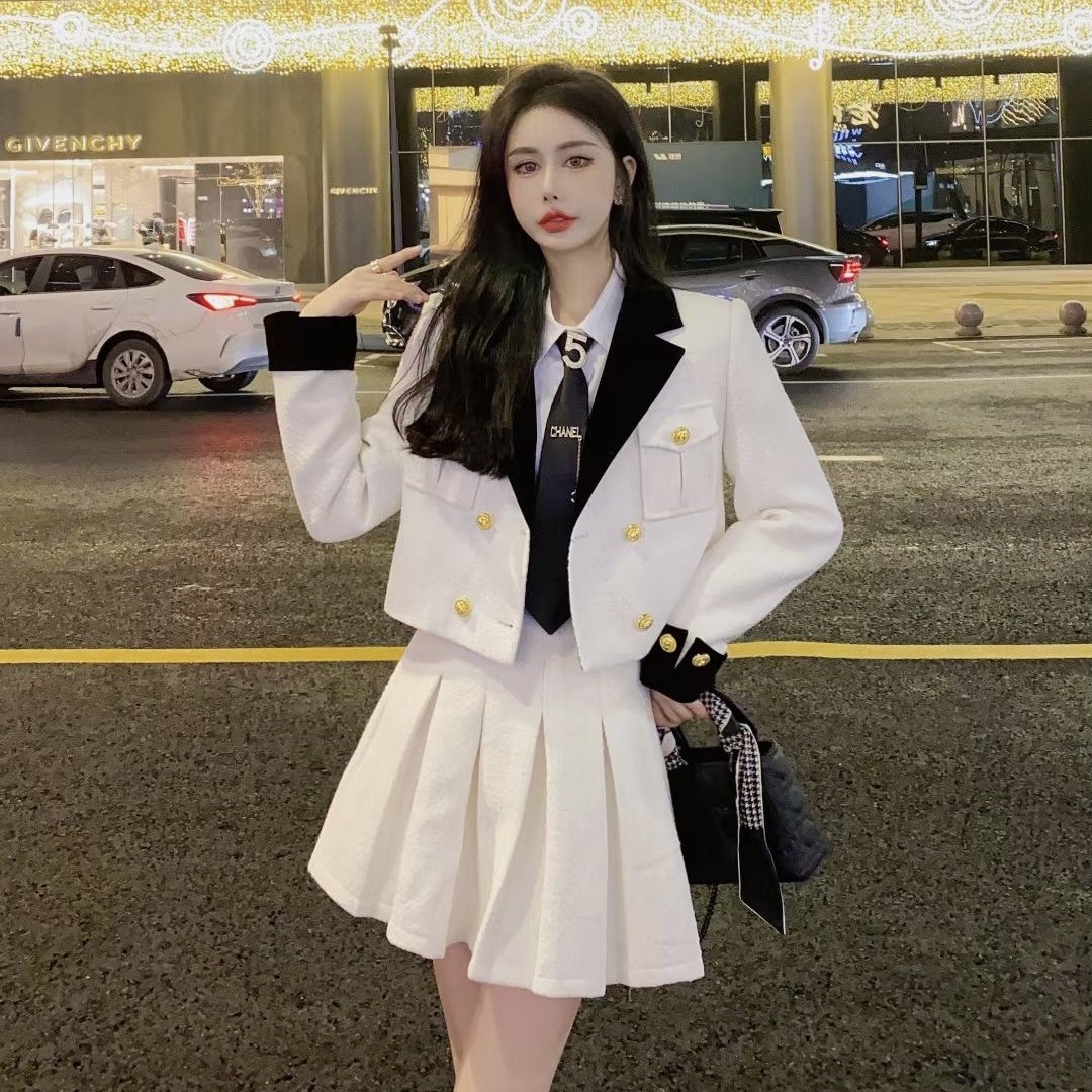 柏多伊俪7700羽绒小香风套装裙女冬季气质西装领羽绒服加厚百褶裙