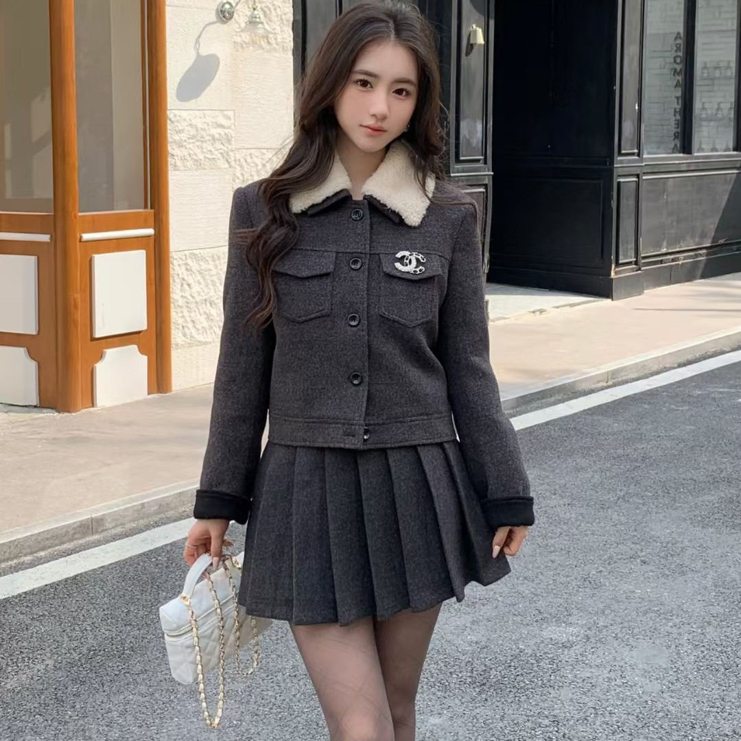 千金羊毛呢小香风羽绒服套装女冬季羊羔毛绒翻领外套百褶裙两件套