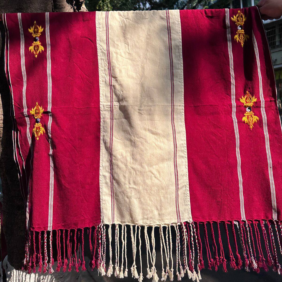 尼泊尔进口披单手工桑蚕丝刺绣披肩藏式僧服和尚服披肩披单瑜伽师