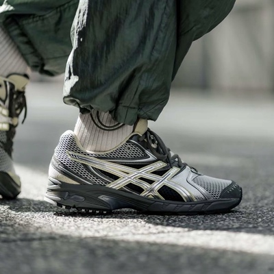 ASICS亚瑟士情侣复古运动休闲鞋