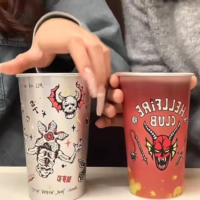 怪奇物语联名食品级遇冷变色水杯