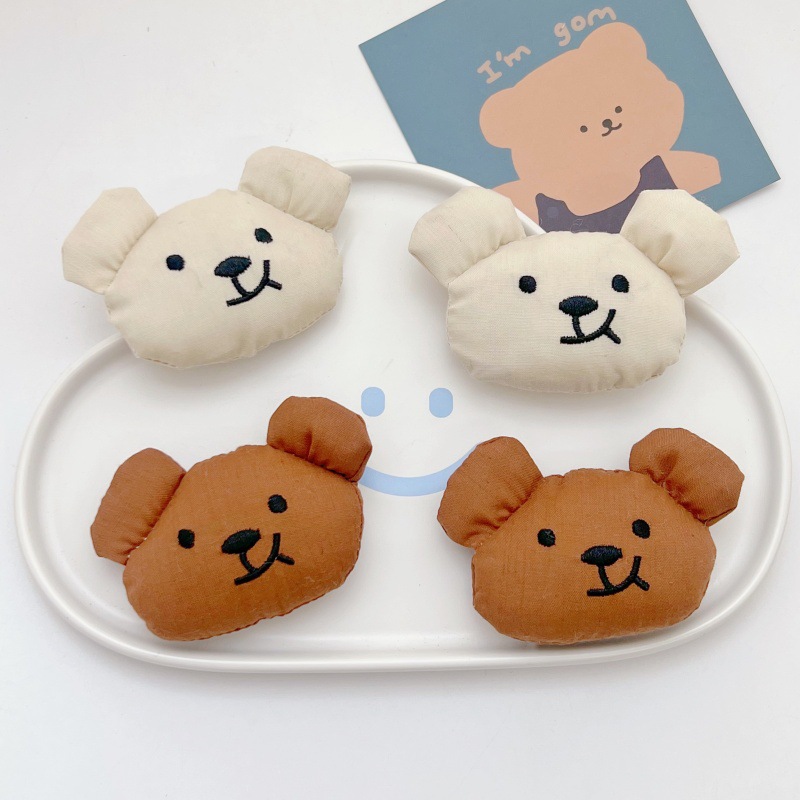 可爱卡通布艺歪嘴小熊玩偶胸针衣服diy装饰书包发夹头饰配件辅料