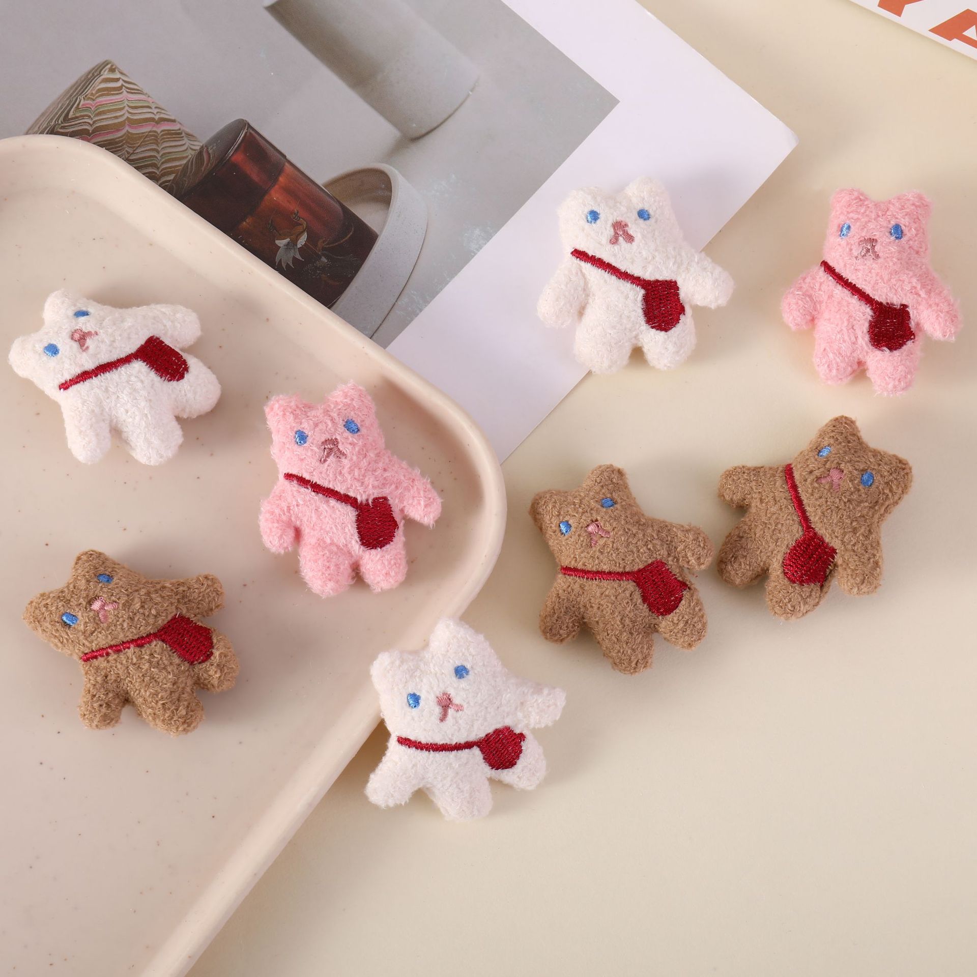 ins卡通布艺毛绒小熊公仔胸针亲子背包熊熊书包配饰袜子配饰辅料