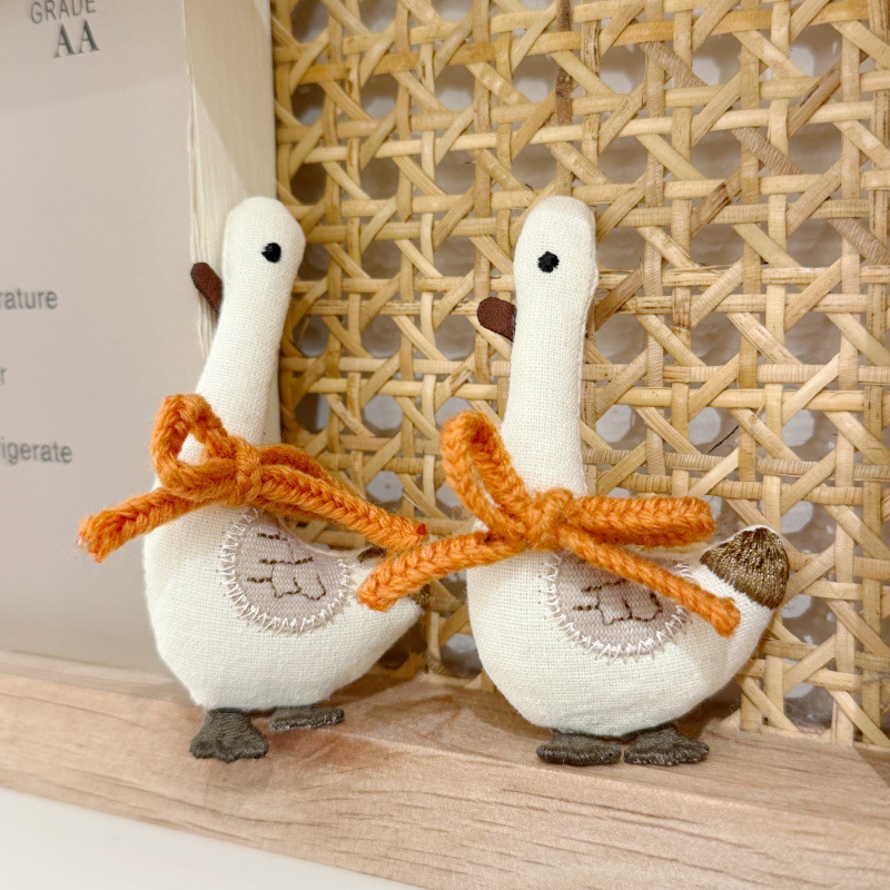 布艺卡通大鹅造型配饰可爱蝴蝶结白鹅胸针儿童头饰辅料衣服装饰