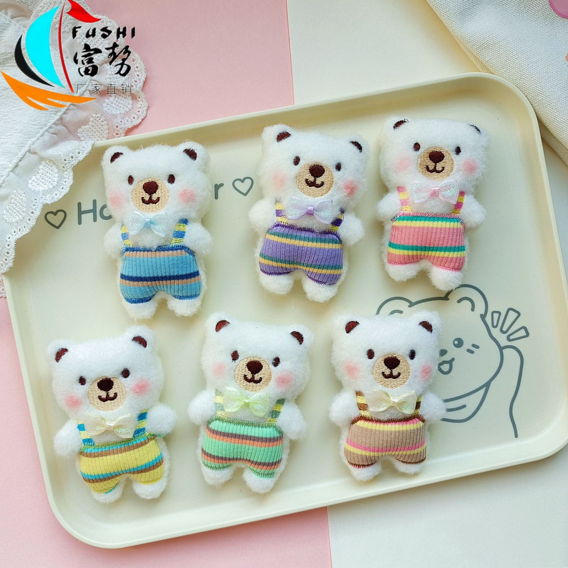 新款毛绒背带裤小熊公仔配饰可爱卡通胸针DIY装饰学生书包玩偶