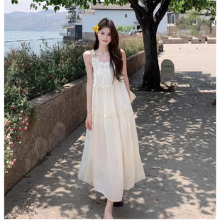 度假风白色吊带连衣裙2026新款女无袖大摆中长裙波西米亚风沙滩裙