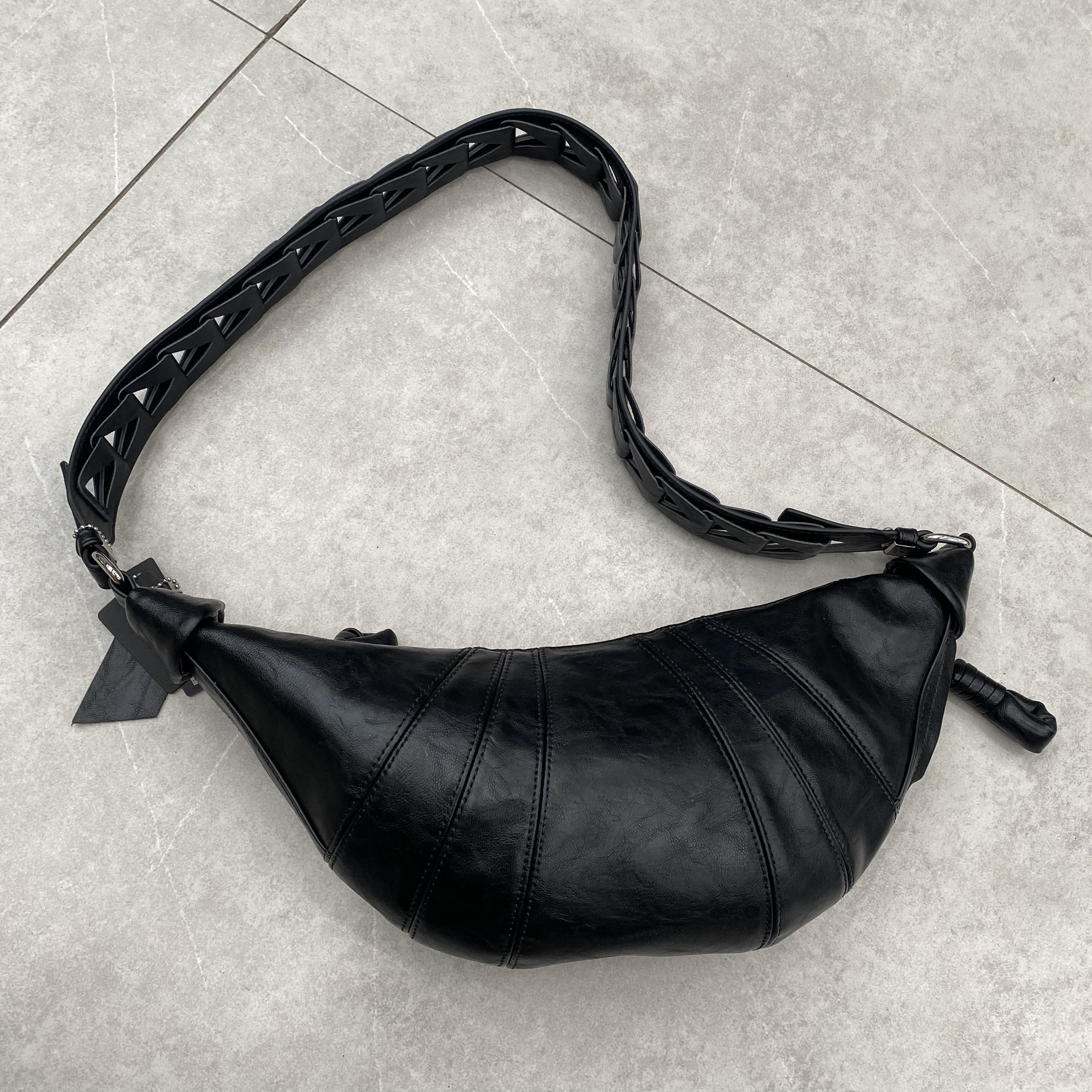 编织包新款女包牛角包单肩斜挎包百搭软皮手提饺子包时尚包25190