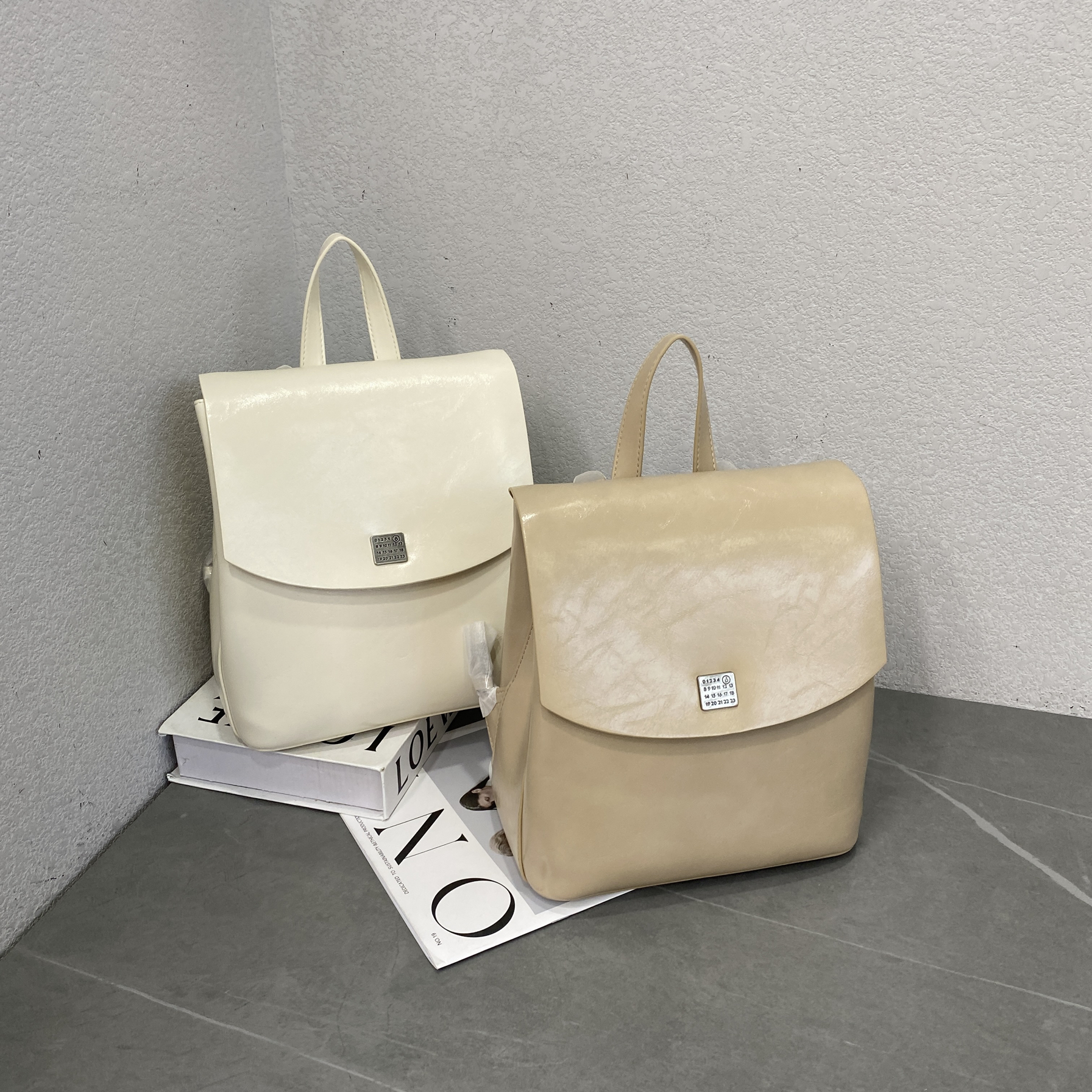 油蜡皮双肩包2025新款女士复古旅行背包时尚百搭书包7381